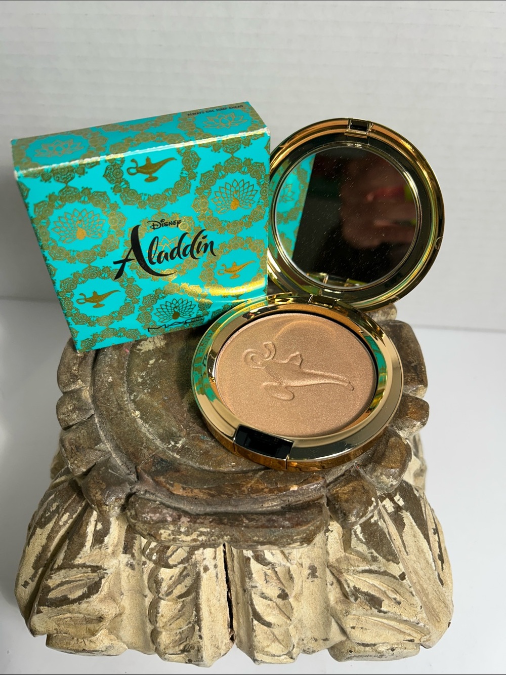Disney Aladdin Shimmery Bronze Compact Bronzer